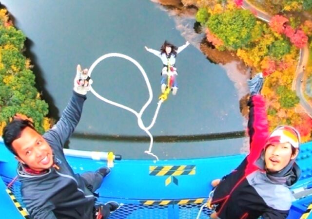 Challenge Bungy jump in Japan