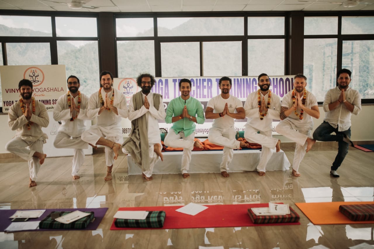 ヨガの聖地リシケシュより生配信 国際賞受賞のヨガマスターが教えるオンライン ヨガレッスン プライベート 日本語通訳有り インド デリー インド のお得なオプショナルツアー Hisgo ポーランド