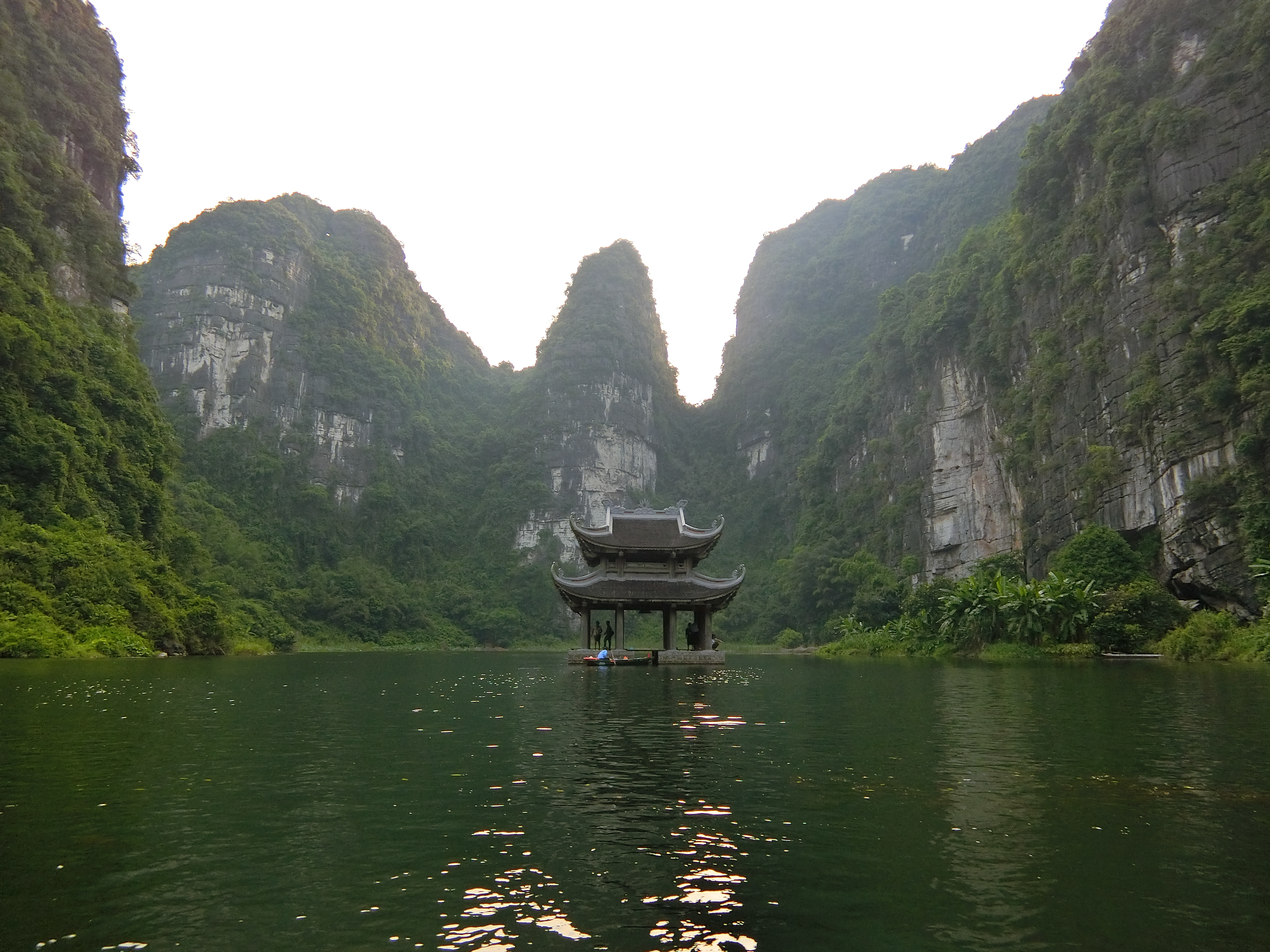 絶景アドベンチャーと歴史的古都を満喫 世界遺産 日帰り ホアルーとチャンアン終日観光 ハノイ ベトナム のお得なオプショナルツアー Hisgo トルコ